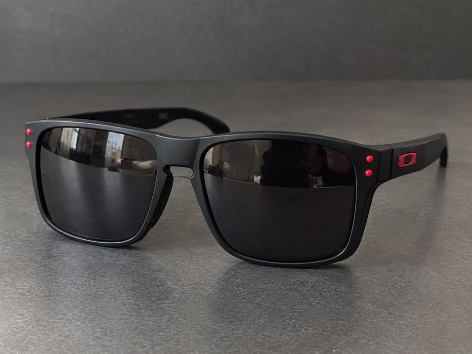 Oakley Holbrook — Matte Black / Prizm Grey