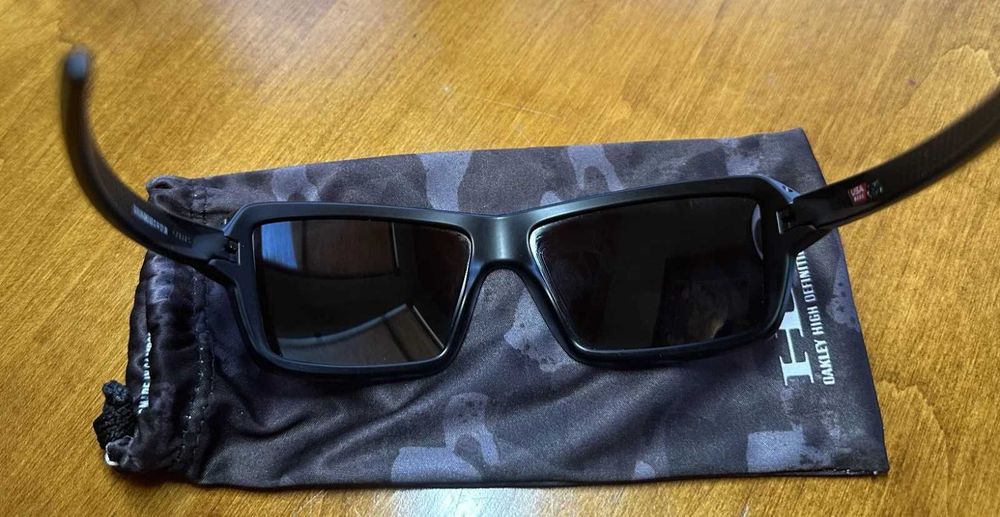 Oakley Cables — Matte Black / Prizm Black + футляр Ellipse O — фото 4