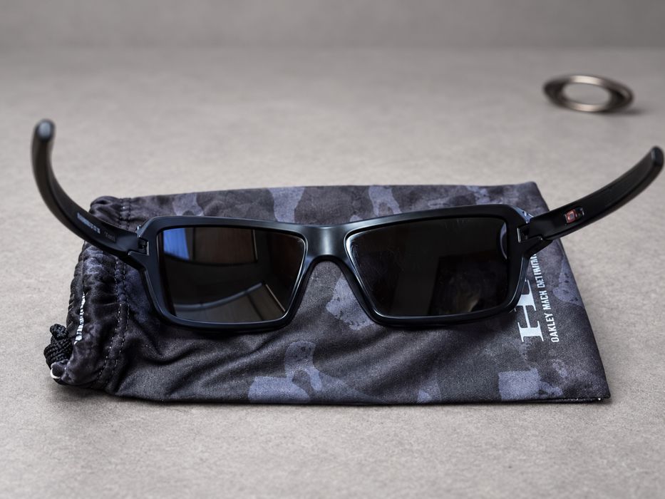 Oakley Cables — Matte Black / Prizm Black + футляр Ellipse O — фото 3