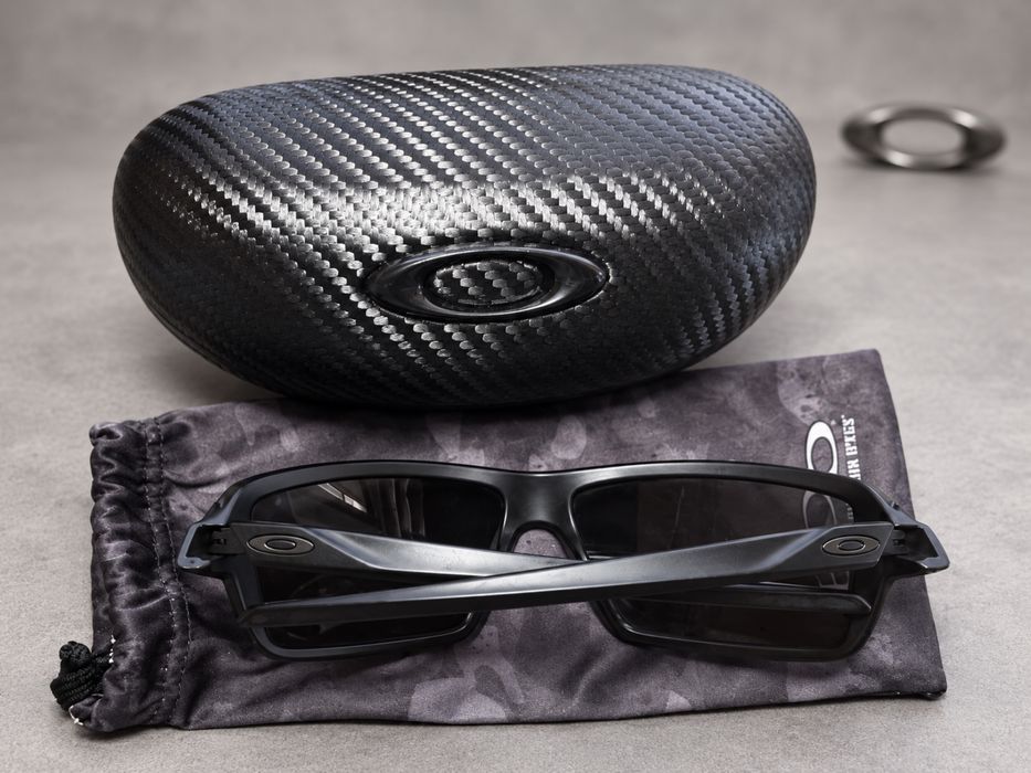 Oakley Cables — Matte Black / Prizm Black + футляр Ellipse O — фото 4