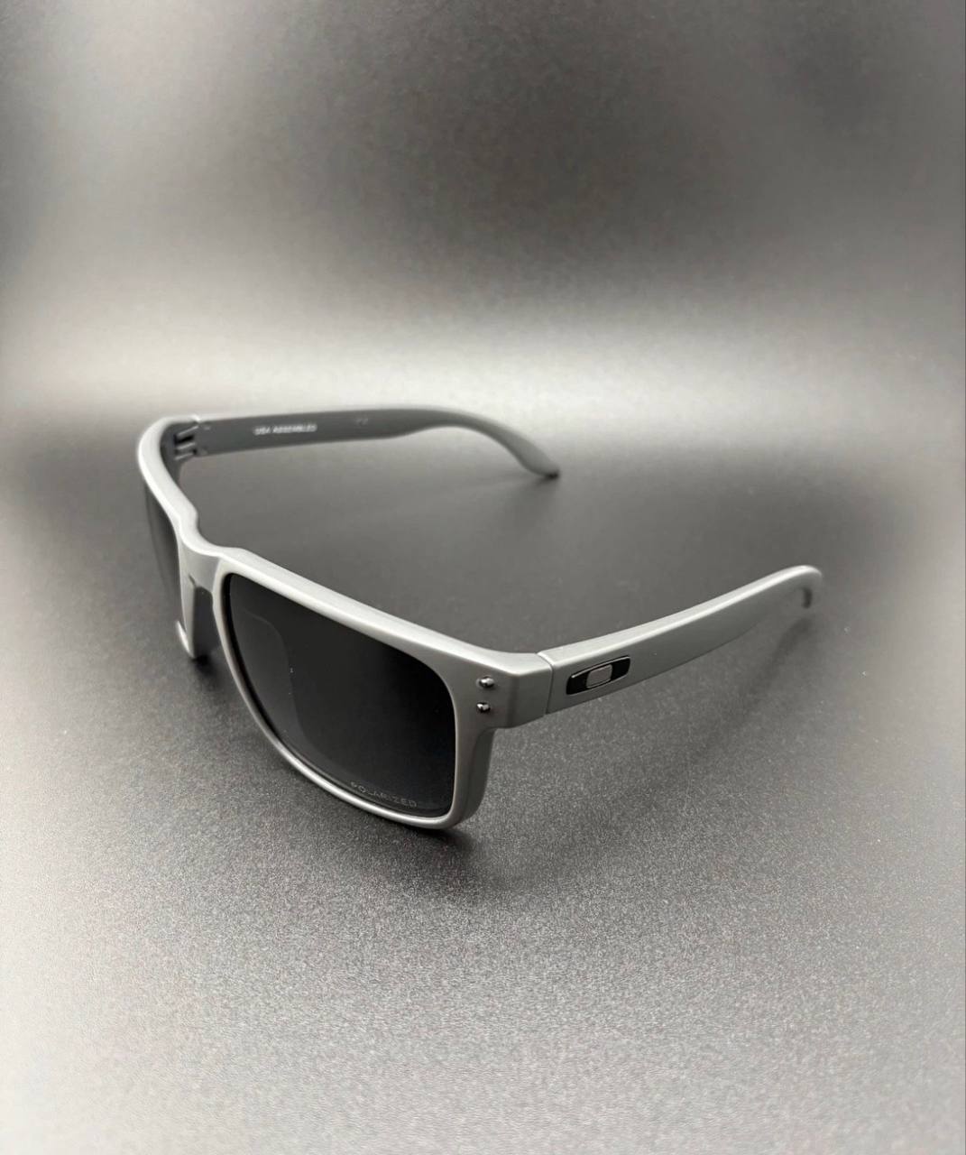 Oakley Holbrook XL Gray Frame Black Lenses — фото 2