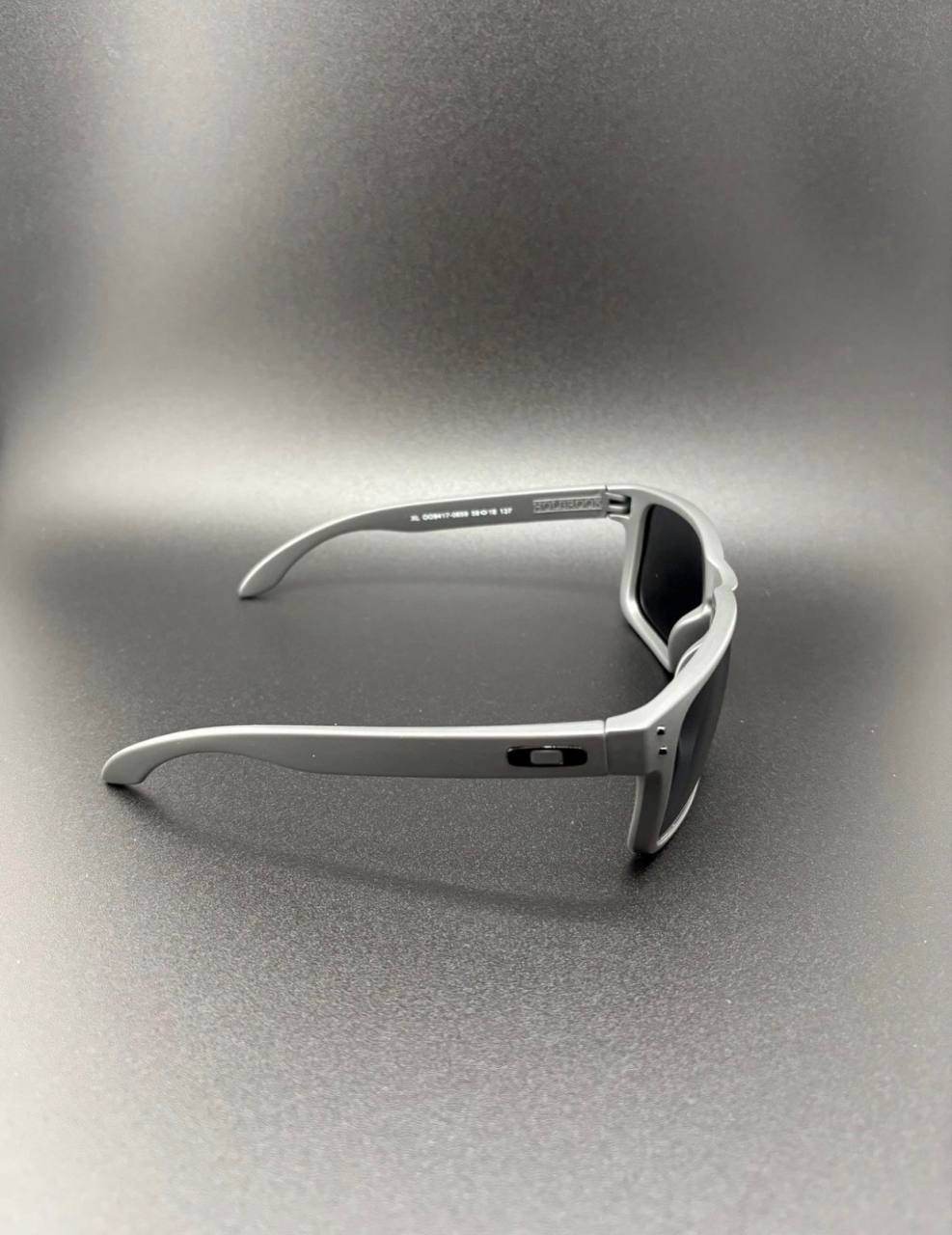 Oakley Holbrook XL Gray Frame Black Lenses — фото 4
